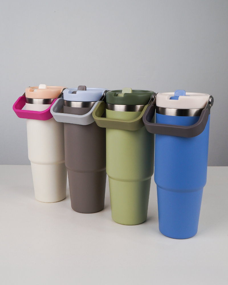 Mizzu Grip insulated stainless steel bottle with straw lid, ready for cleaning